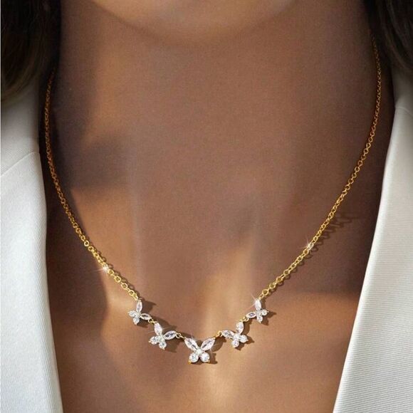 Gold butterfly Necklace A1054 - Picture 1 of 2